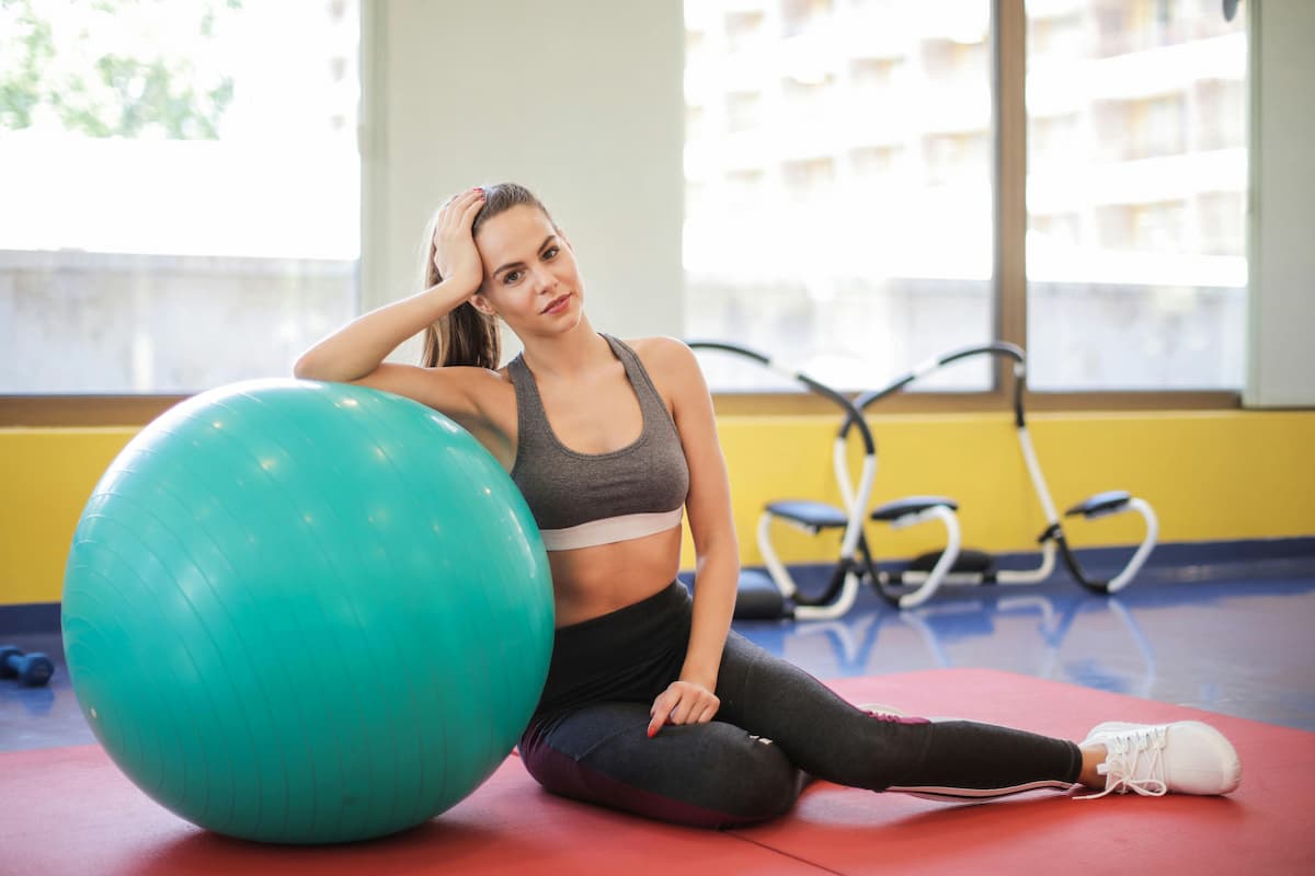 Exercices avec Swiss Ball : un outil complet pour la remise en forme