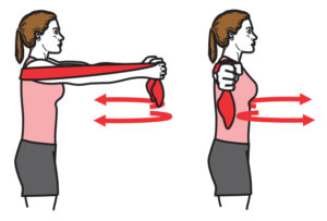 Chest Fly debout avec élastique