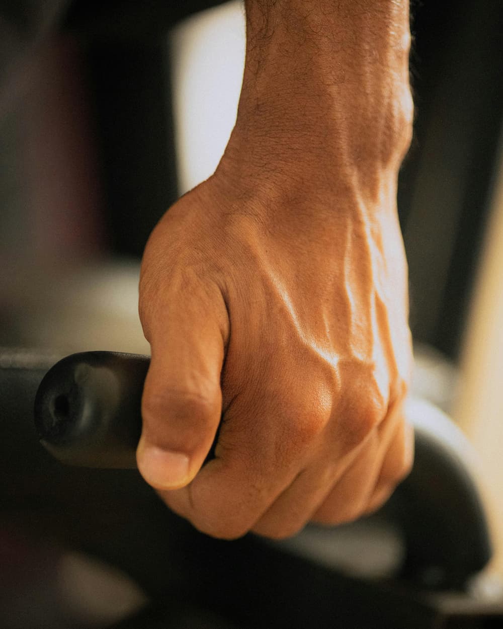 Comment améliorer son grip : guide pour une poigne puissante