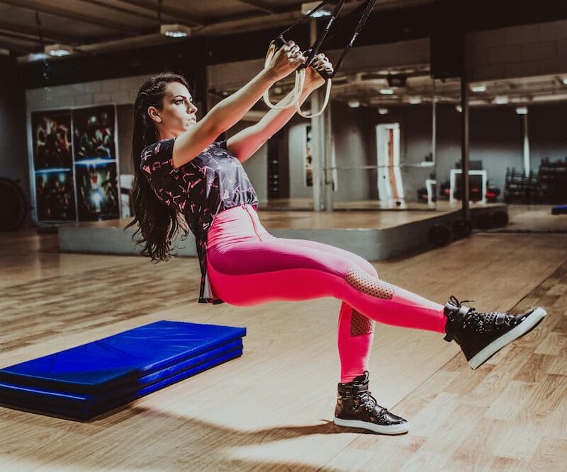 Les meilleurs exercices TRX pour se muscler efficacement